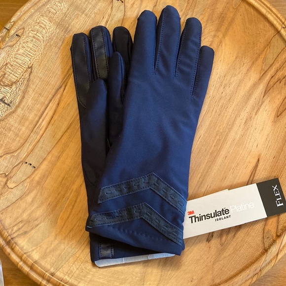 isotoner Accessories Nwt Isotoner Smarttouch Thinsulate Gloves